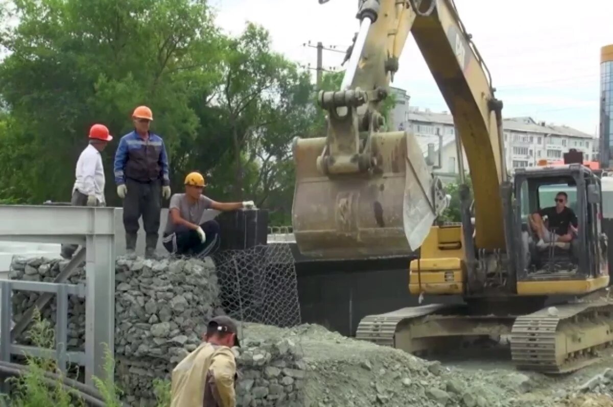    Глава Южно-Сахалинска проверил ход капремонта улицы Бумажной