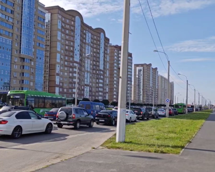     В Курске образовалась большая пробка на проспекте Дериглазова