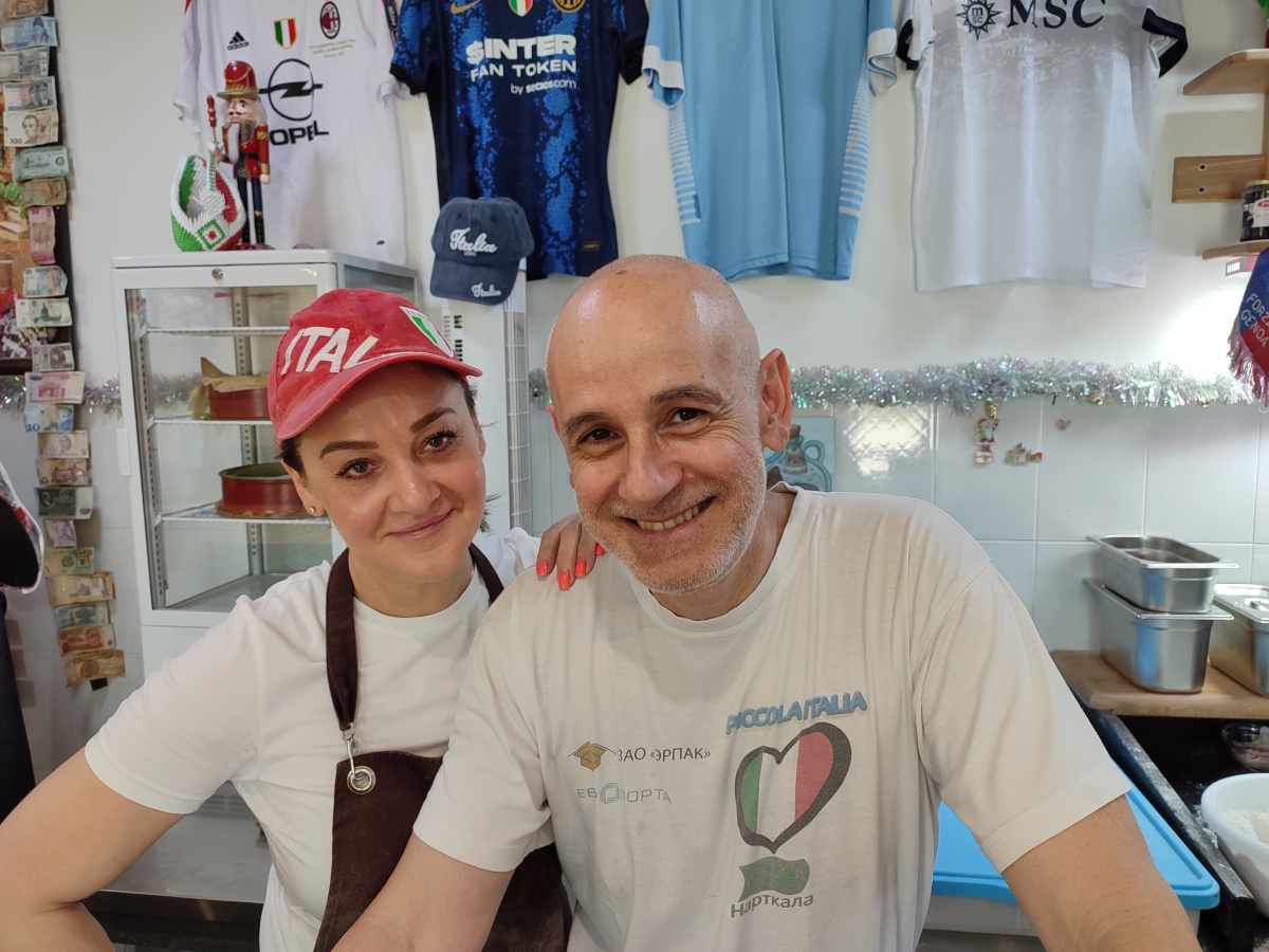Владельцы пиццерии Piccola Italia в Нарткале Даниэле Проетти и Залина Карданова.
