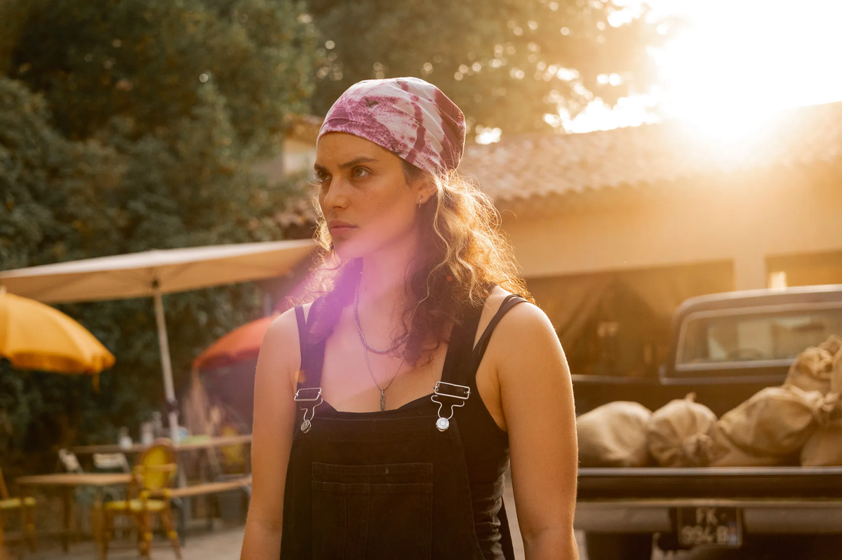 Кадр из сериала «Under a Dark Sun» / фото: leisurebyte.com