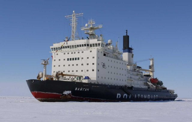 Современный ледокол Вайгач