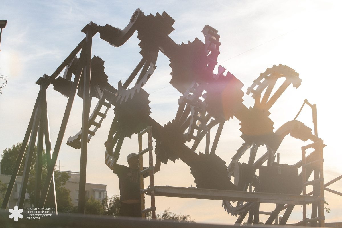    Объект будет интерактивным и каждый сможет поменять его облик, потянув за рычаг