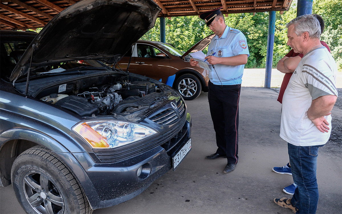 Александр Авилов / Агентство «Москва»📷Формально сверка заключается только в считывании инспектором VIN-номера, номера рамы (если она есть), а также сличении цвета кузова