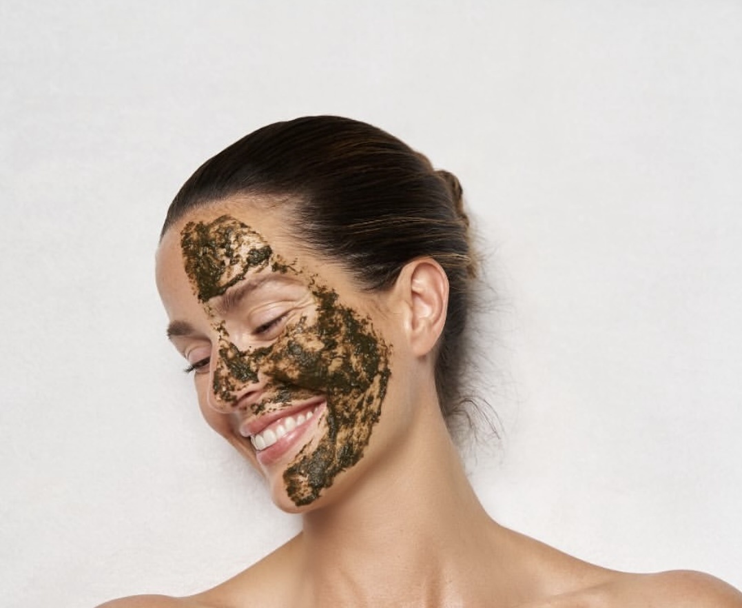 Зеленый пилинг на основе 14 активных трав.