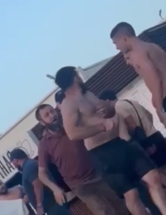   Драка в бассейне Луганска. Фото: соцсети.