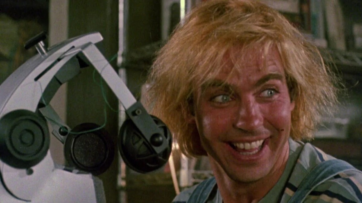 Кадр из фильма "Газонокосильщик".