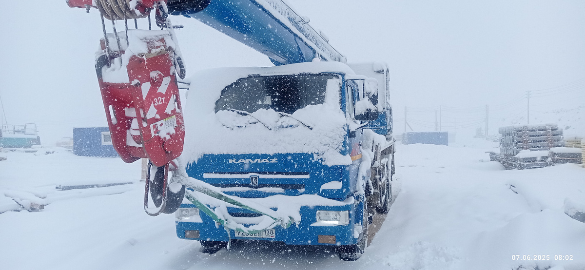 Лето в Новой Чаре: жара -3, снег по колено!