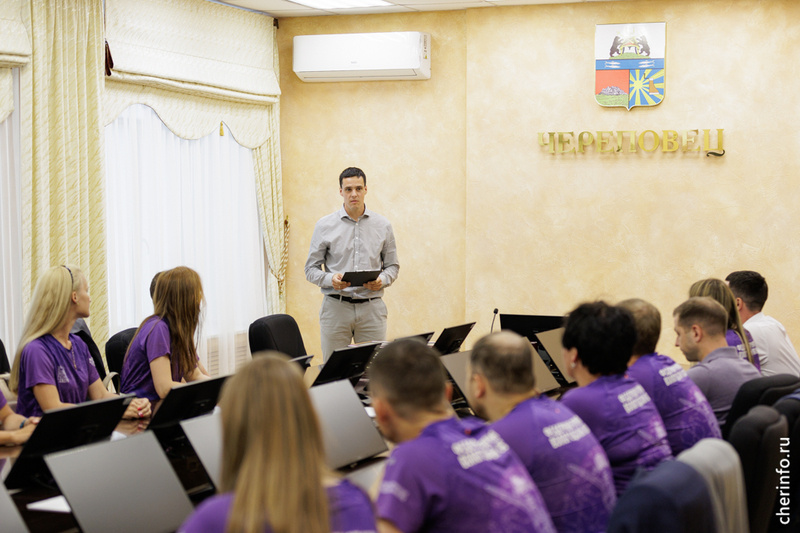    Дипломы и благодарности получили 15 человек, которые координировали работу членов оргкоманды и волонтеров фестиваля "Энергия Русского Севера".