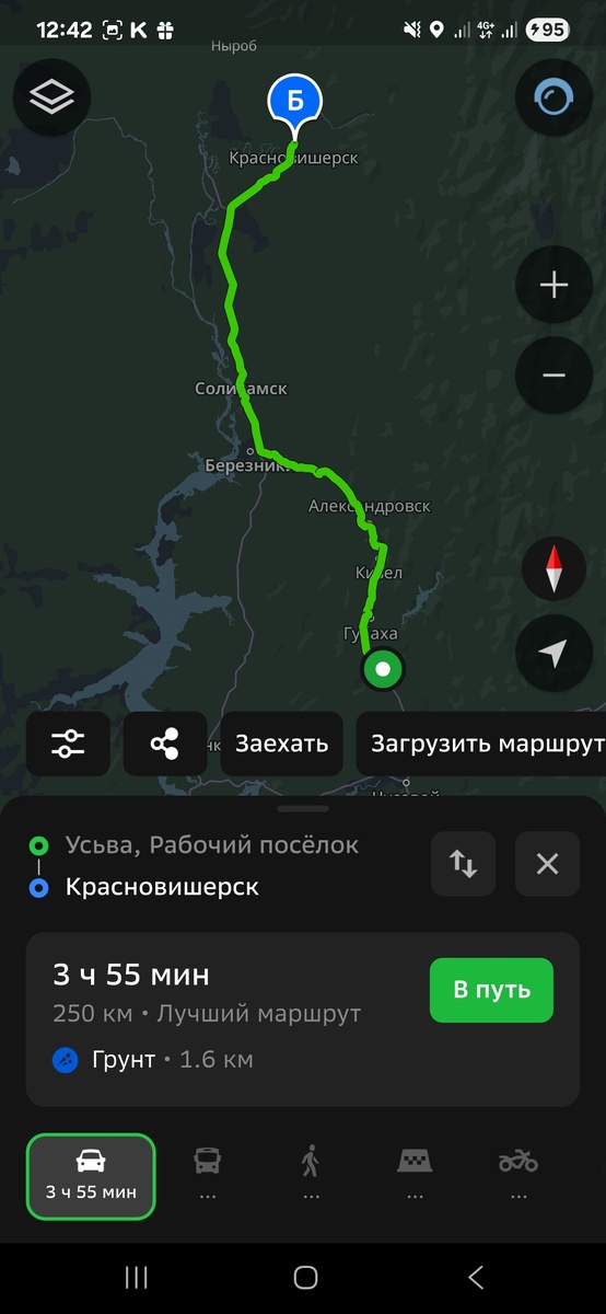 Мимо проезжаешь декорации к фильму, куда тоже можно заскочить. А зимой горнолыжные курорты. 