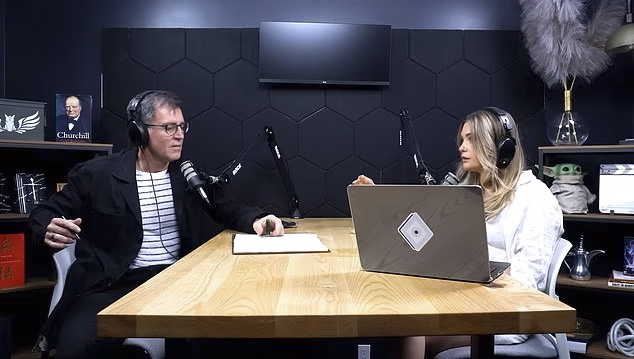 Канадский юрист Филлип Миллар и калифорнийский специалист по маркетингу Камилла Мур, ведущие популярного подкаста The Art of the Brand, считают, что запуск и концепция её бизнеса, связанного с образом жизни, были одними из худших, которые они когда-либо видели