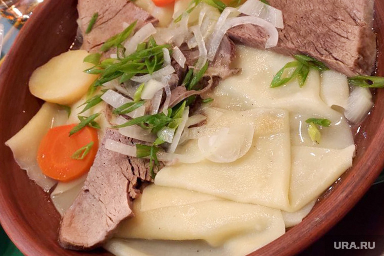 Начнем с бешбармака. Фото: Виктор Золотухин © URA.RU