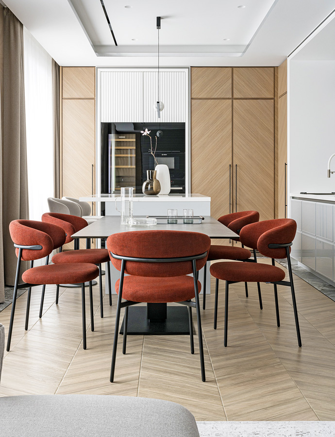 Краски Satin SM и Blick премиальной серии H&H - всё Derufa; кухня, Стиль La Rus; керамогранит, 4 Room; стул Oleandro, стол Echo, Calligaris - всё Галерея А; светильник Italamp серия Regolo, Dream Company