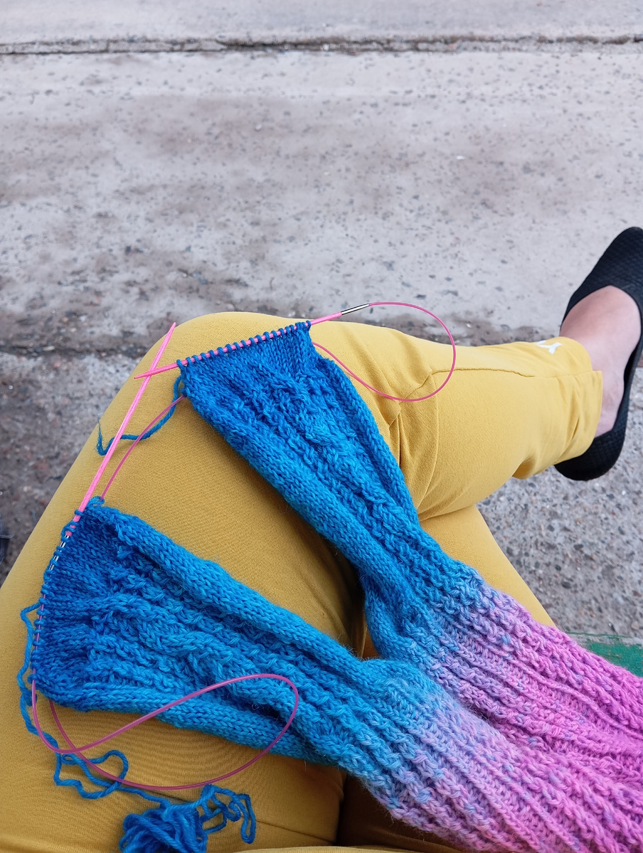 3 часа на автовокзале тоже провела со спицами в руках