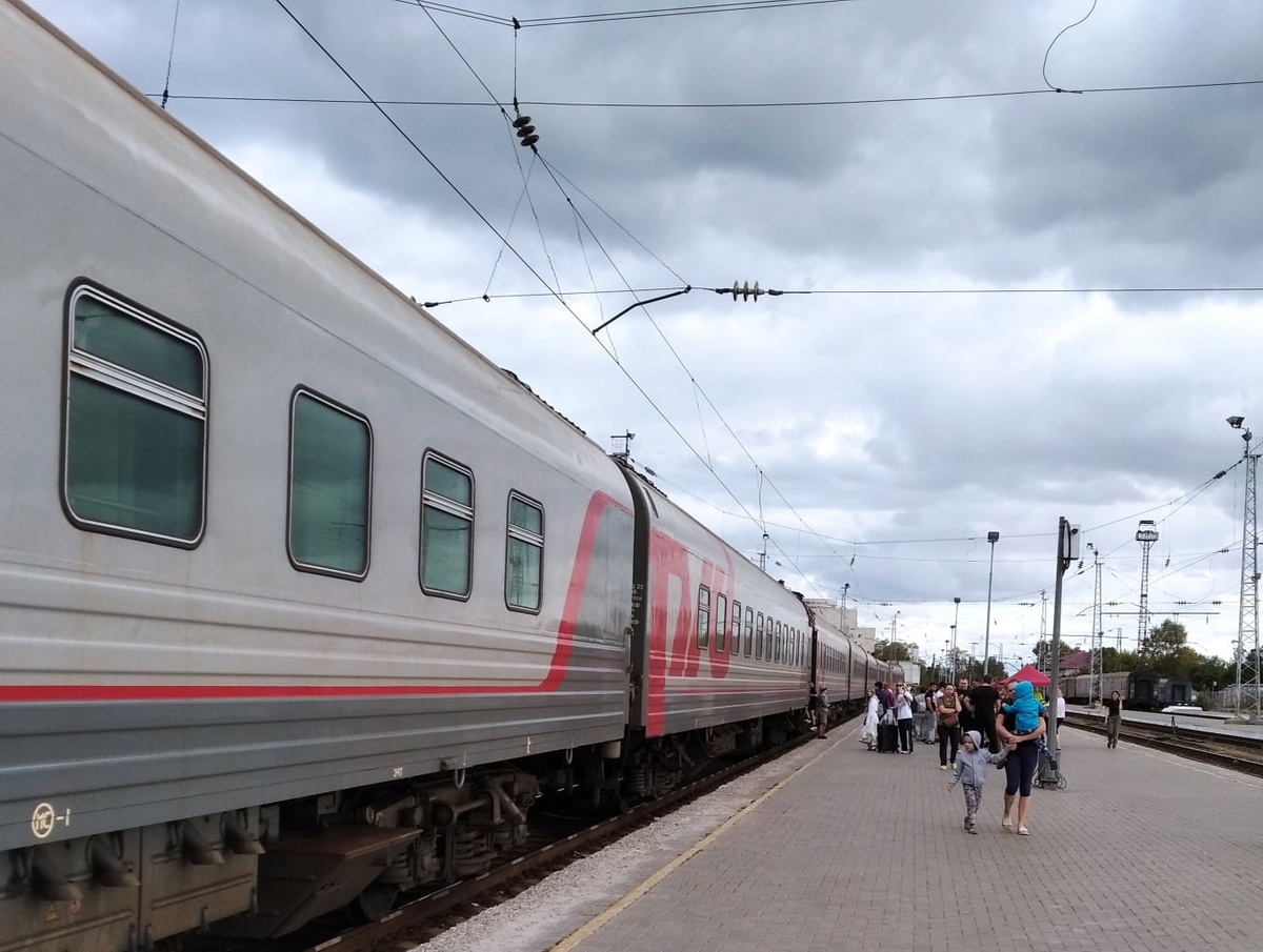    Что ответила молодая женщина, когда бабушка потребовала уступить нижнюю полку - и почему проводница была на ее стороне