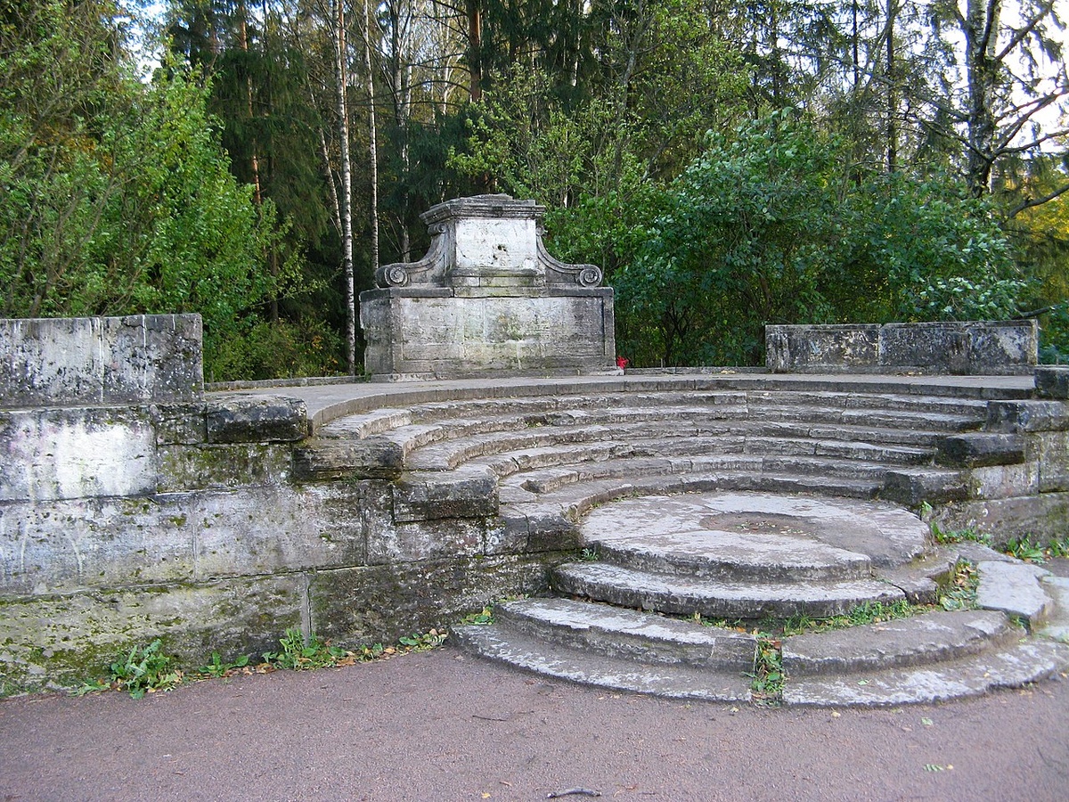 Амфитеатр в Павловском парке, автор: Екатерина Борисова, CC BY-SA 4.0, источник: Википедия
