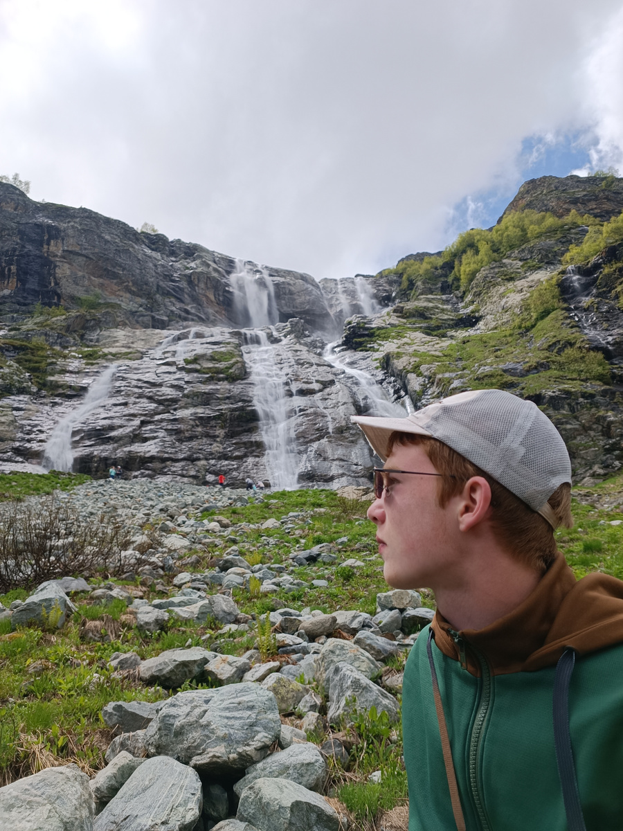 Ему, может, и хочется из дома свалить? А как я это переживу, вот вопрос🙈