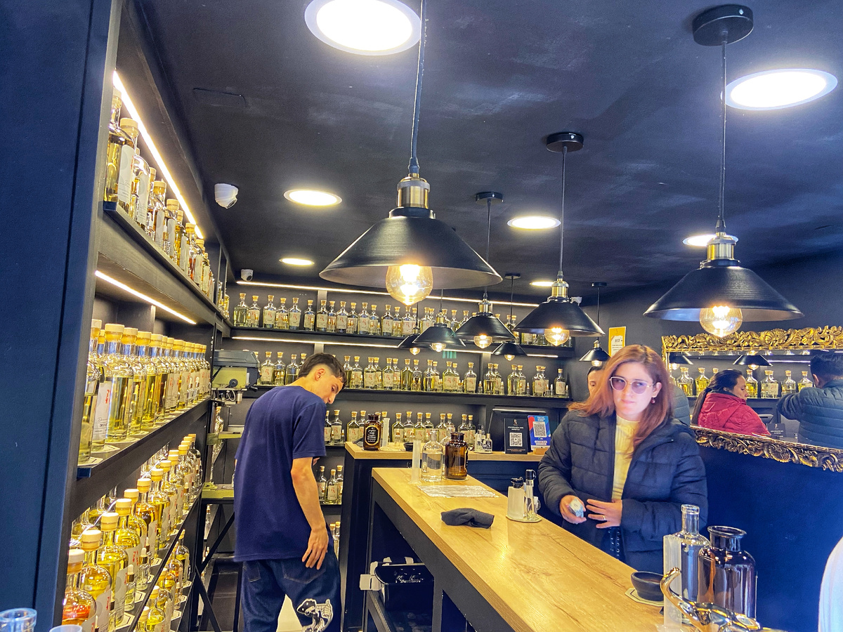 Парфюмерный магазин, где создают на заказ любой запах