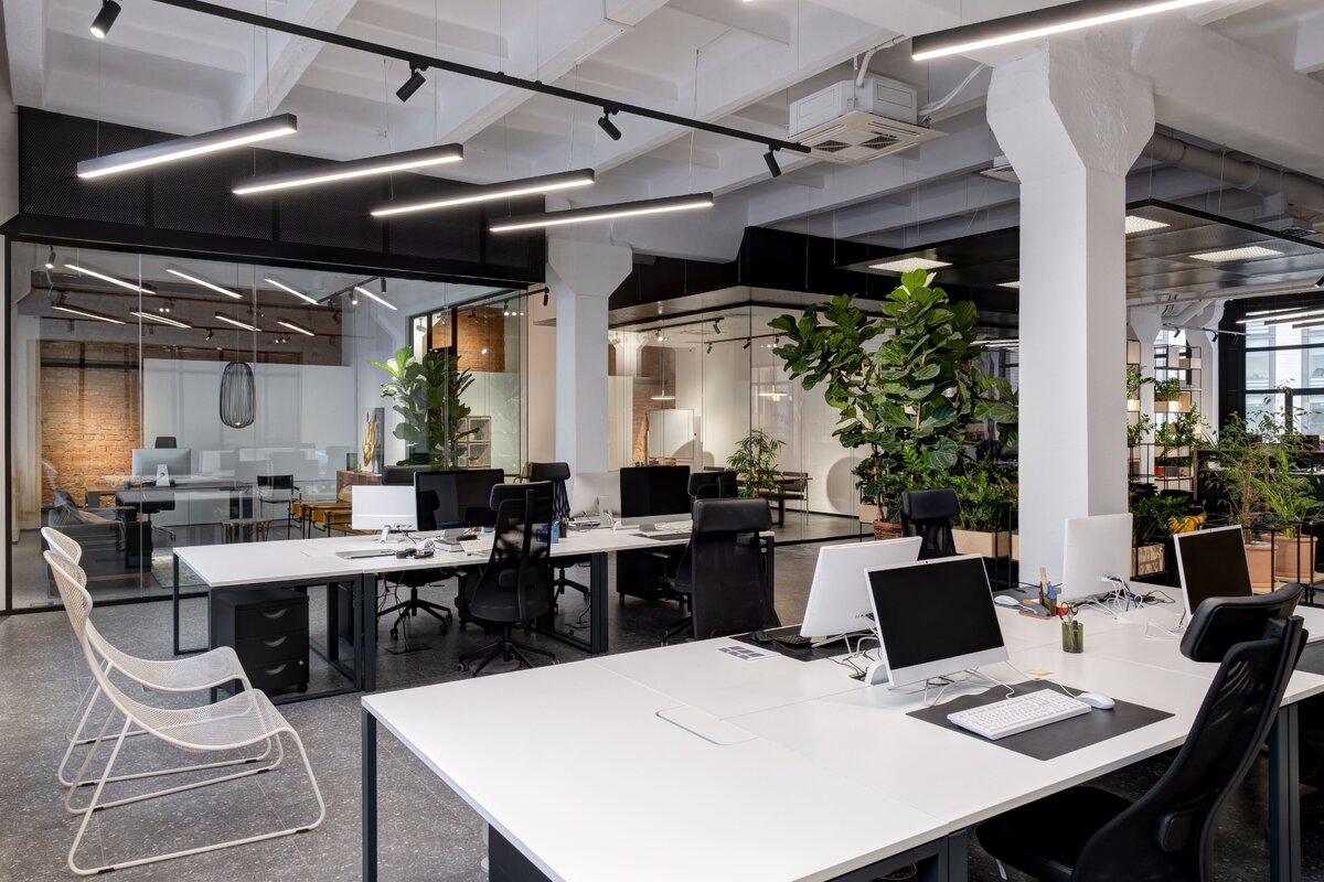 Лотки, оцинкованные гальваническим способом или по методу Сендзимира подходят для офисов, торговых центров и спортивных залов.