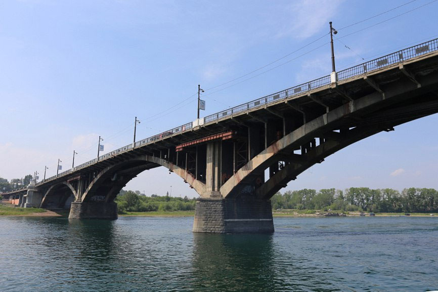 Подведены итоги аукциона по выбору подрядчика для берегоукрепления Цесовской набережной в Иркутске.. Проект предполагает берегоукрепление и благоустройство береговой линии от Глазковского моста до устья реки Ушаковка. Победителем аукциона стала московская компания «Энергострой».