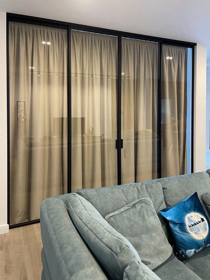 Раздвижная перегородка алюминий-стекло DORIAN.RU 