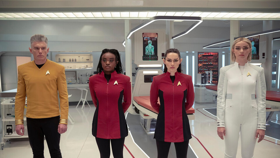    Энсон Маунт, Селия Роуз Гудинг, Кристина Чонг и Джесс Буш