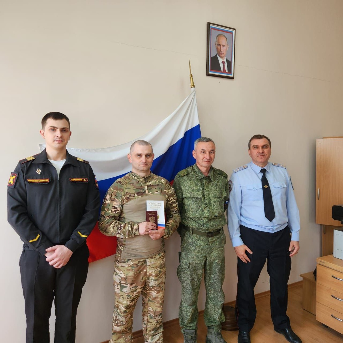 Махник получил долгожданный русский паспорт во Владивостоке 