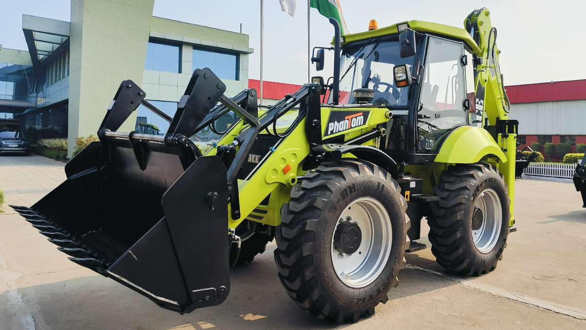 Новый экскаватор-погрузчик ACE Phantom 444