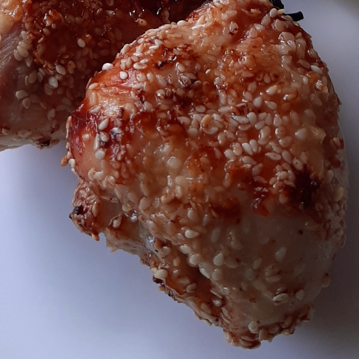 Куриные голени в хреновом маринаде и кунжутной панировке