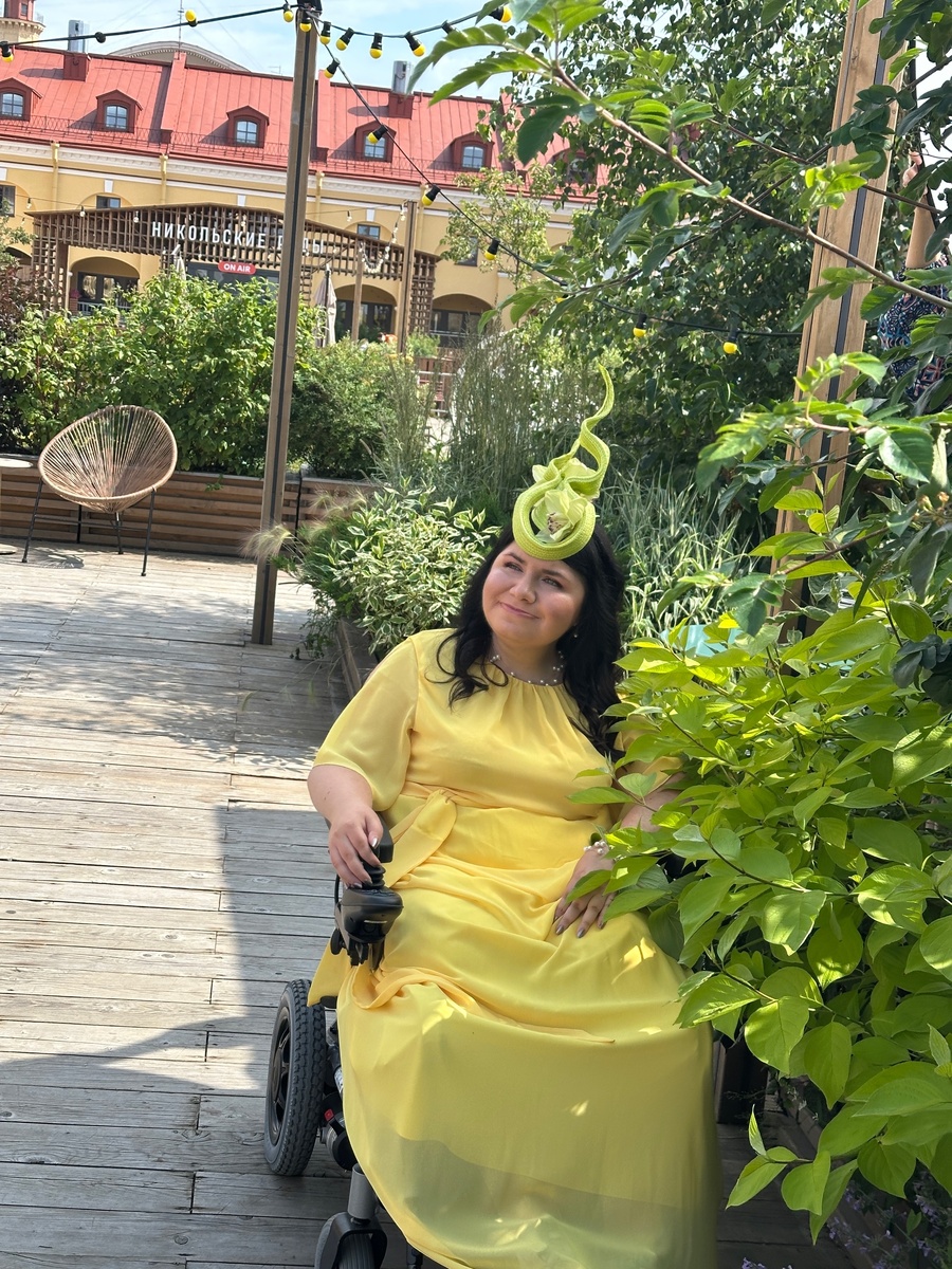                                                   Фотосъёмка в дизайнерских шляпках.