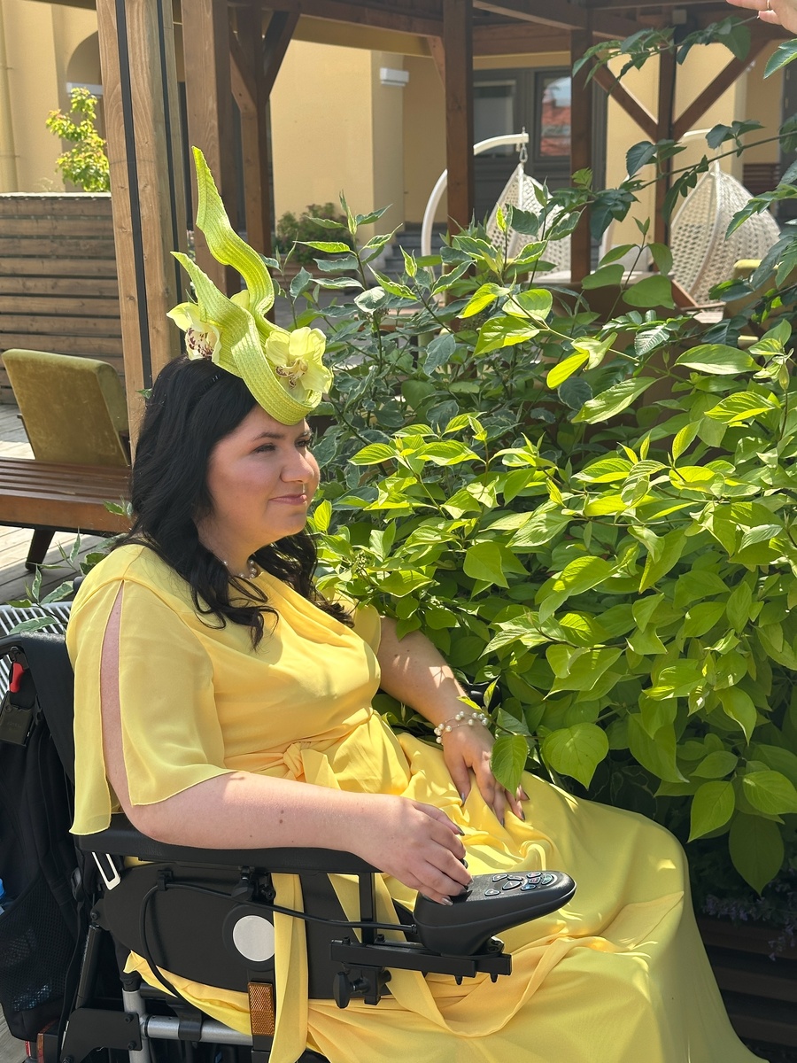                                               Фотосъёмка в дизайнерских шляпках.