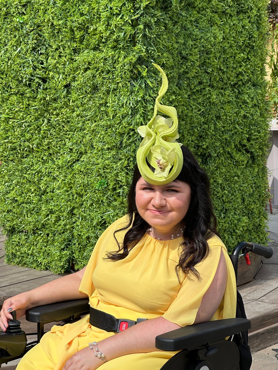                                               Фотосъёмка в дизайнерских шляпках.