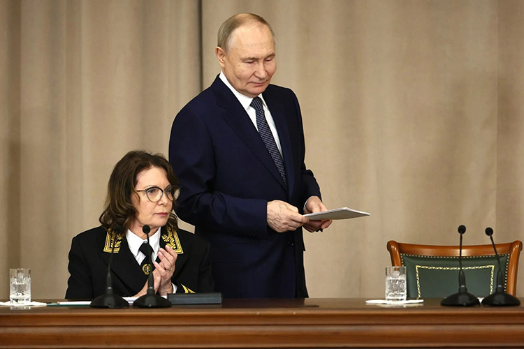    СМИ называли Подносову однокурсницей президента России Владимира Путина.   
Фото: kremlin.ru