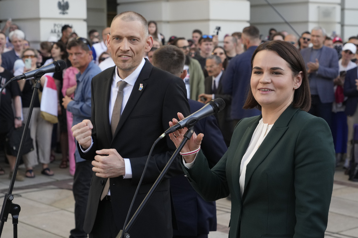 Белорусский оппозиционер Сергей Тихановский и его жена Светлана Тихановская // AP Photo / Czarek Sokolowski