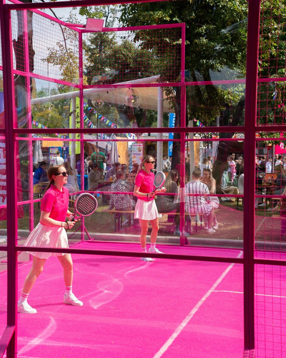     Атмосфера в Super Country Club.