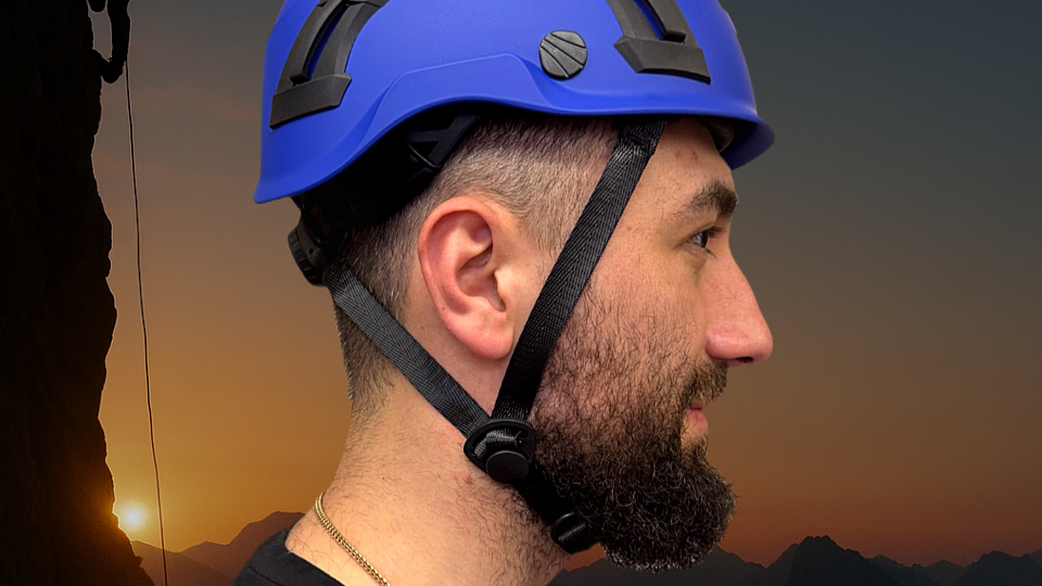 Защитная каска GURU Aurora – универсальная легкая каска для туризма, скалолазания и высотных работ.