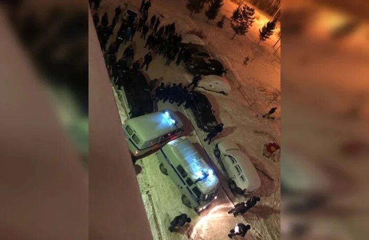 Убийцу хотели линчевать, его спасли полицейские. Фото: очевидце