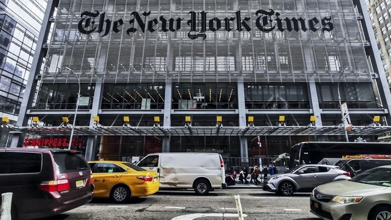 Группа писателей и медиаактивистов в документальном репортаже раскрыла структурную предвзятость газеты New York Times по отношению к Израилю и сокрытие финансовых и личных связей некоторых журналистов газеты с сионистским лобби.