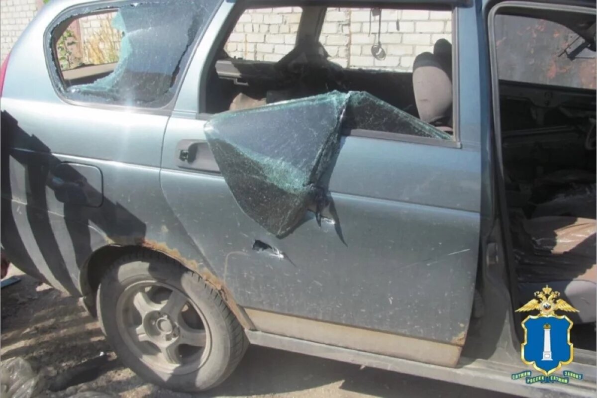    Димитровградец разбил «Приору» соседа по гаражу топором и кирпичами