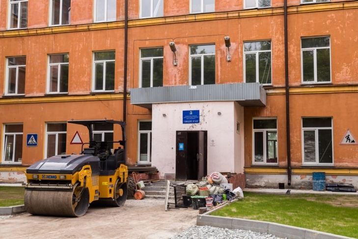    Капитальный ремонт лицея №126 в Новосибирске. Фото: Андрей Заржецкий