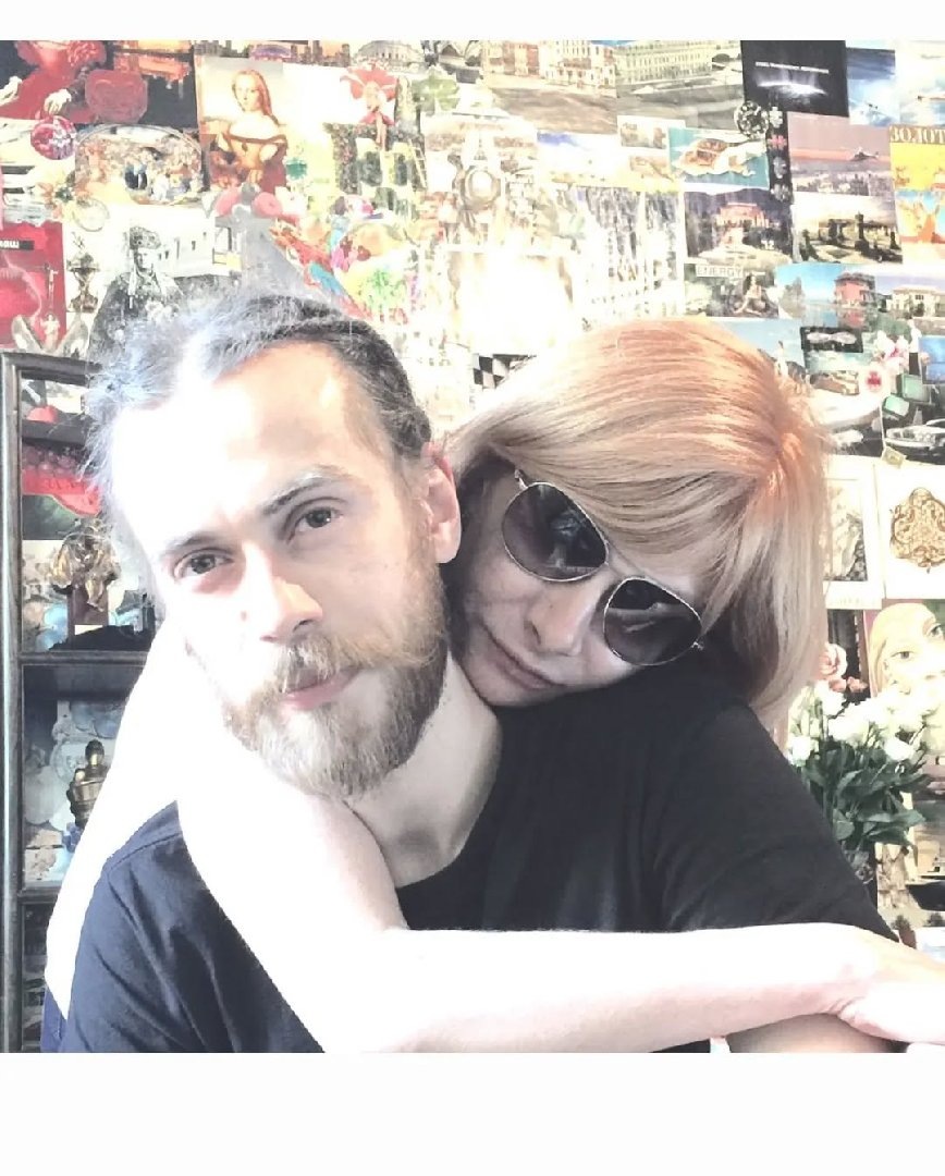    Децл с мамой (фото: Instagram* / irinatolmatskaya)