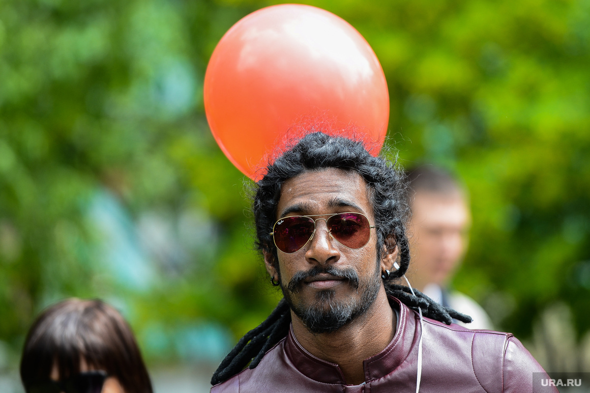 Иностранцы продолжают ехать в Россию даже из недружественных стран. Фото: Вадим Ахметов © URA.RU