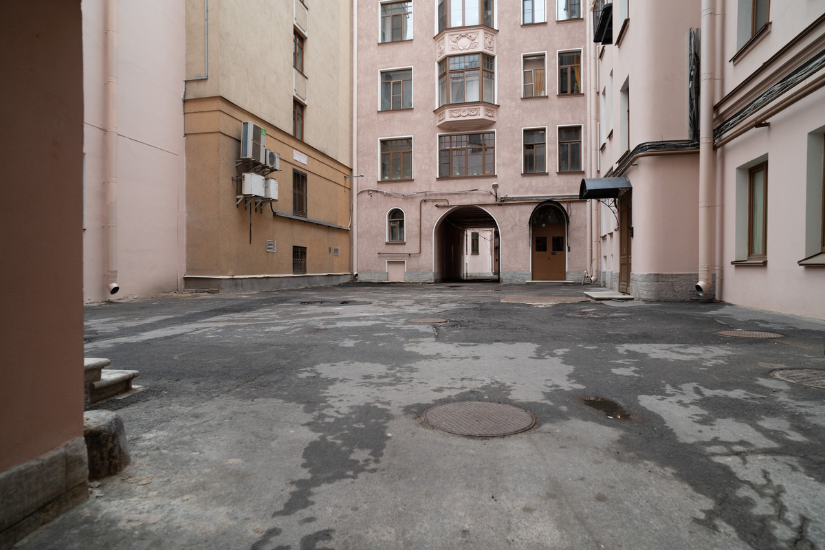 Двор на Коломенской, 33/40. Фото: «Бумага»
