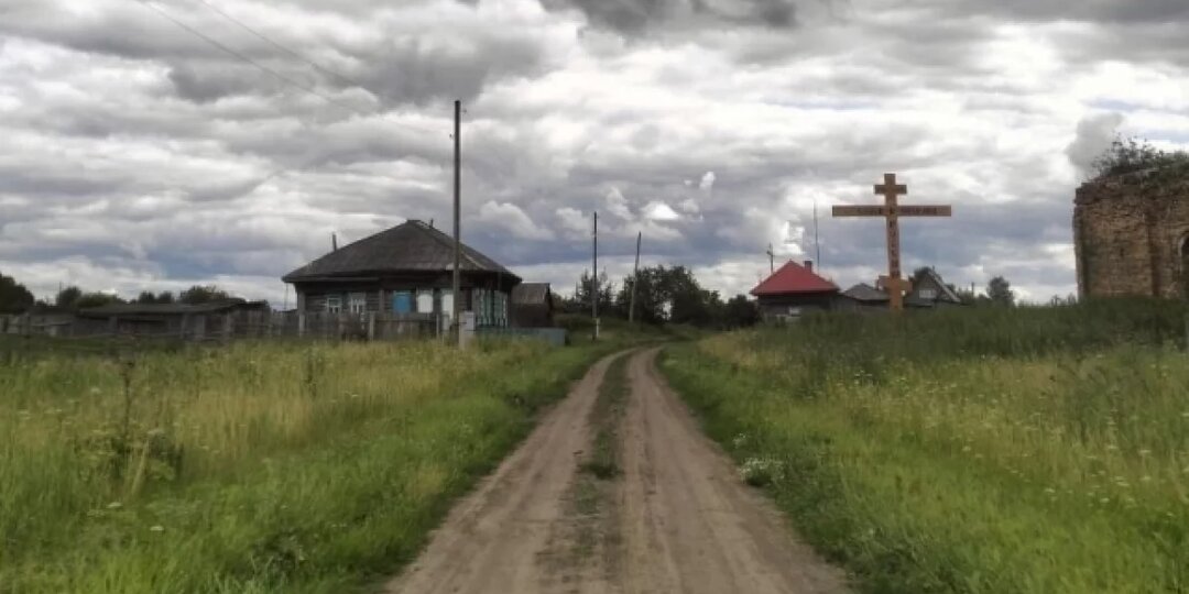 Без дорог, магазинов и медицинской помощи. Как выживают в умирающих деревнях?