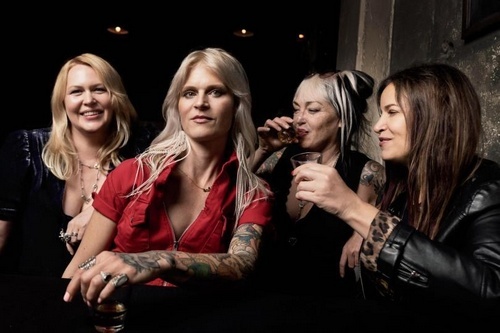 В составе Black Sabbitch играют Элис Остин (вокал), Эмили Бёртон (гитара), Мелани Макайви (бас – гитара) и Энджи Скарпа (ударные)