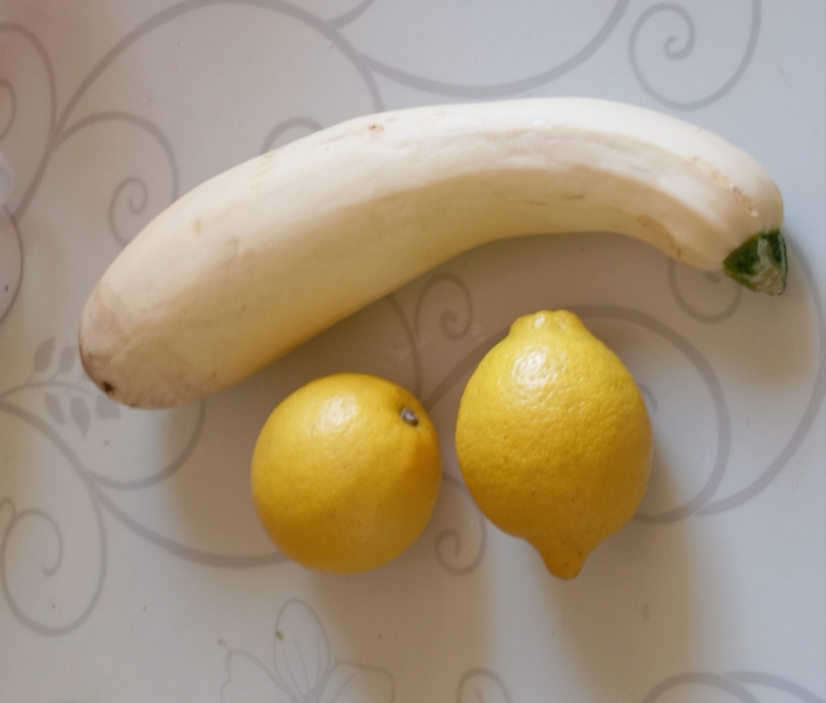 2 кг кабачков,  2 лимона, 2 кг сахара, полстакана воды.