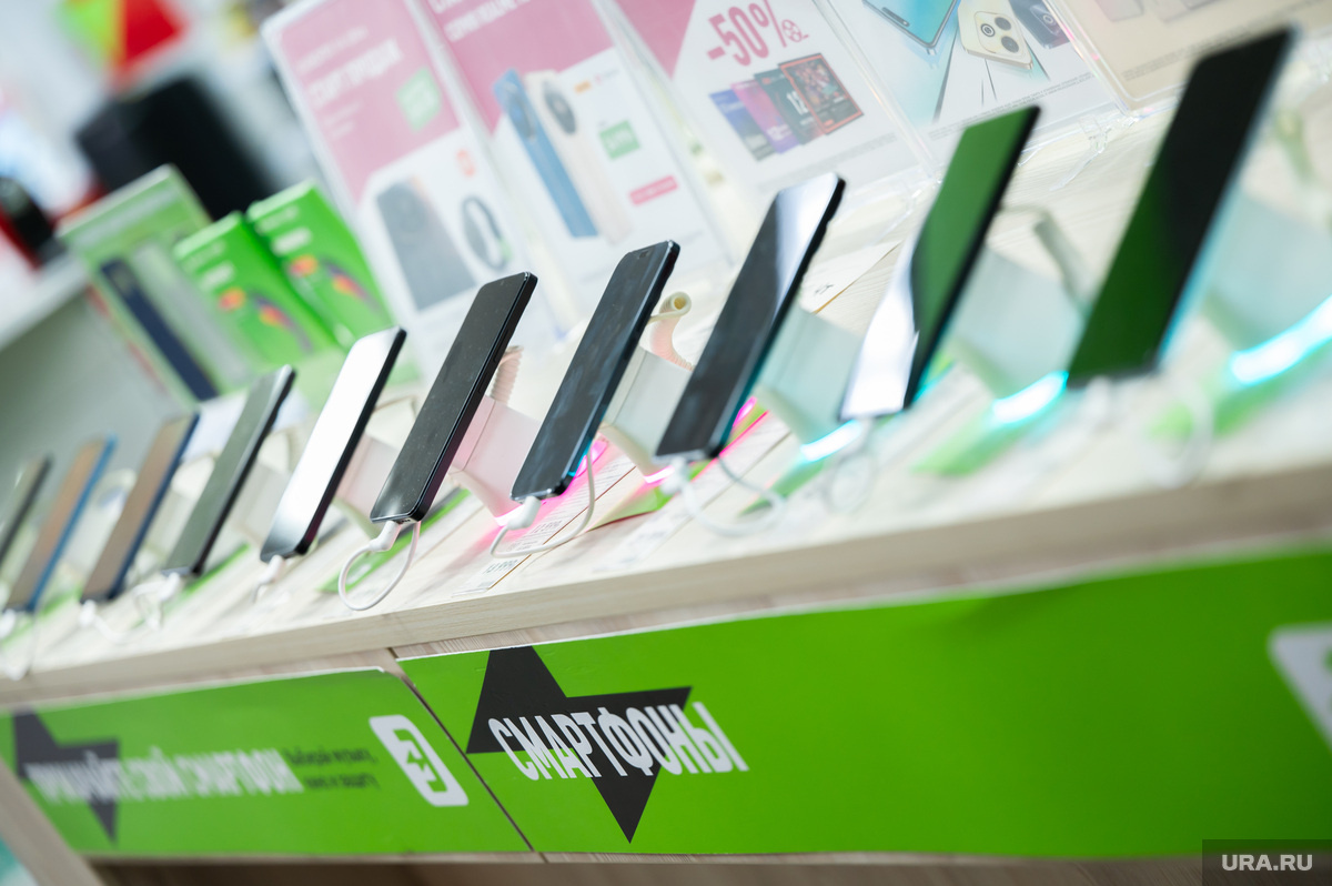 Нарушением не будет считаться передача телефонных номеров близким родственникам. Фото: Руслан Яроцкий © URA.RU