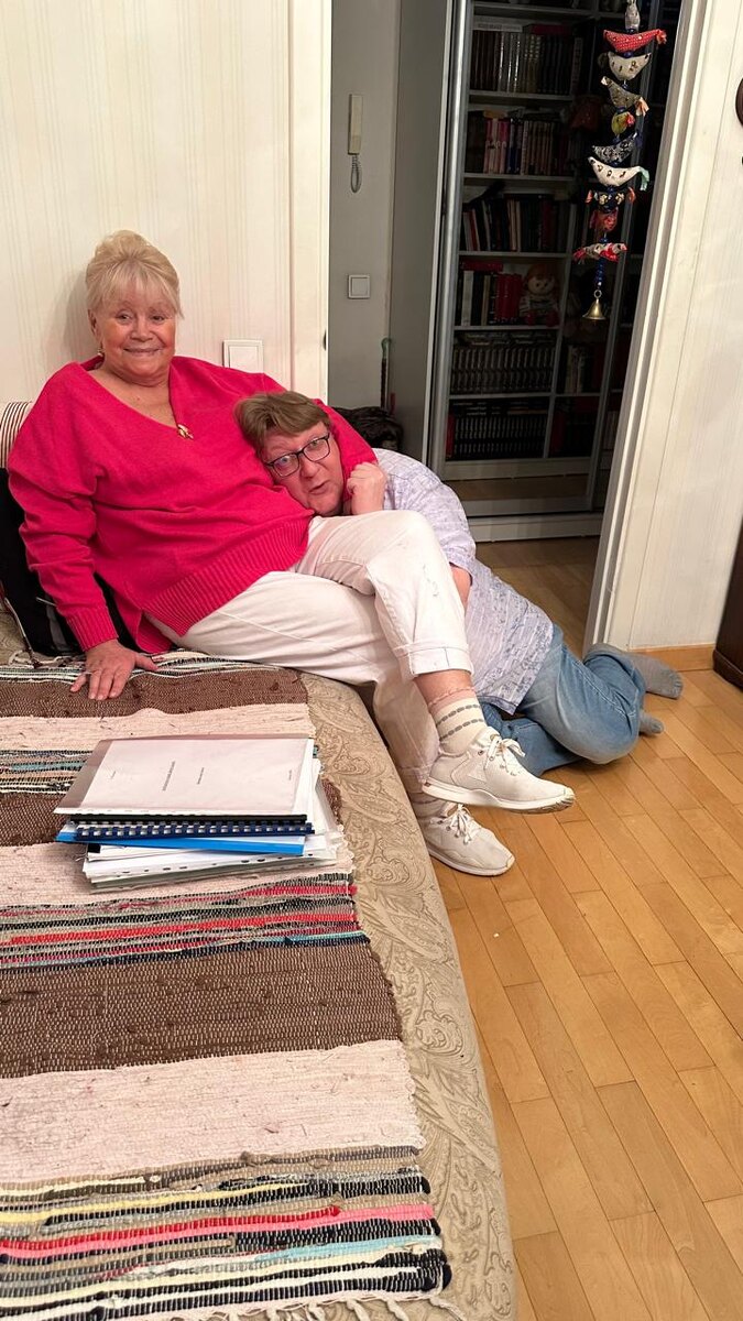 Одна из последних фотографий Егоровой. Автор канала "Пераново перо" Олег Перанов в гостях у актрисы. Фото Валерия Туголукова