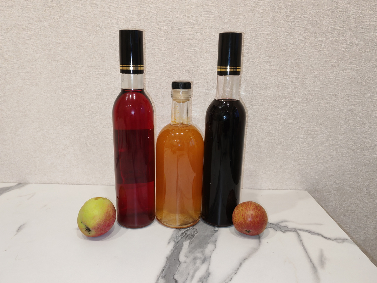 Вишня, облепиха и черника. А также 2 яблочка.