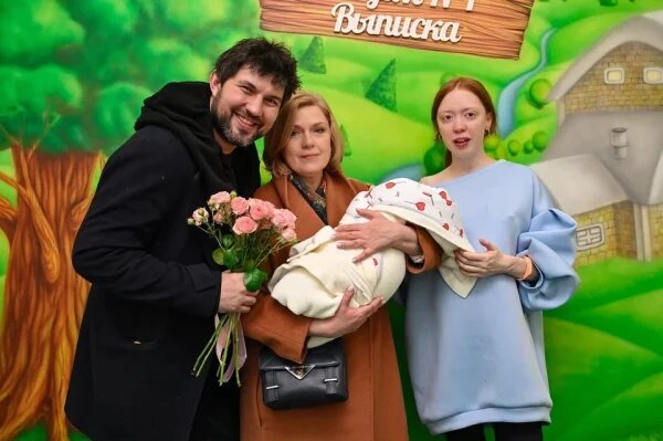    Бари Алибасов-младший с женой. Фото: КП