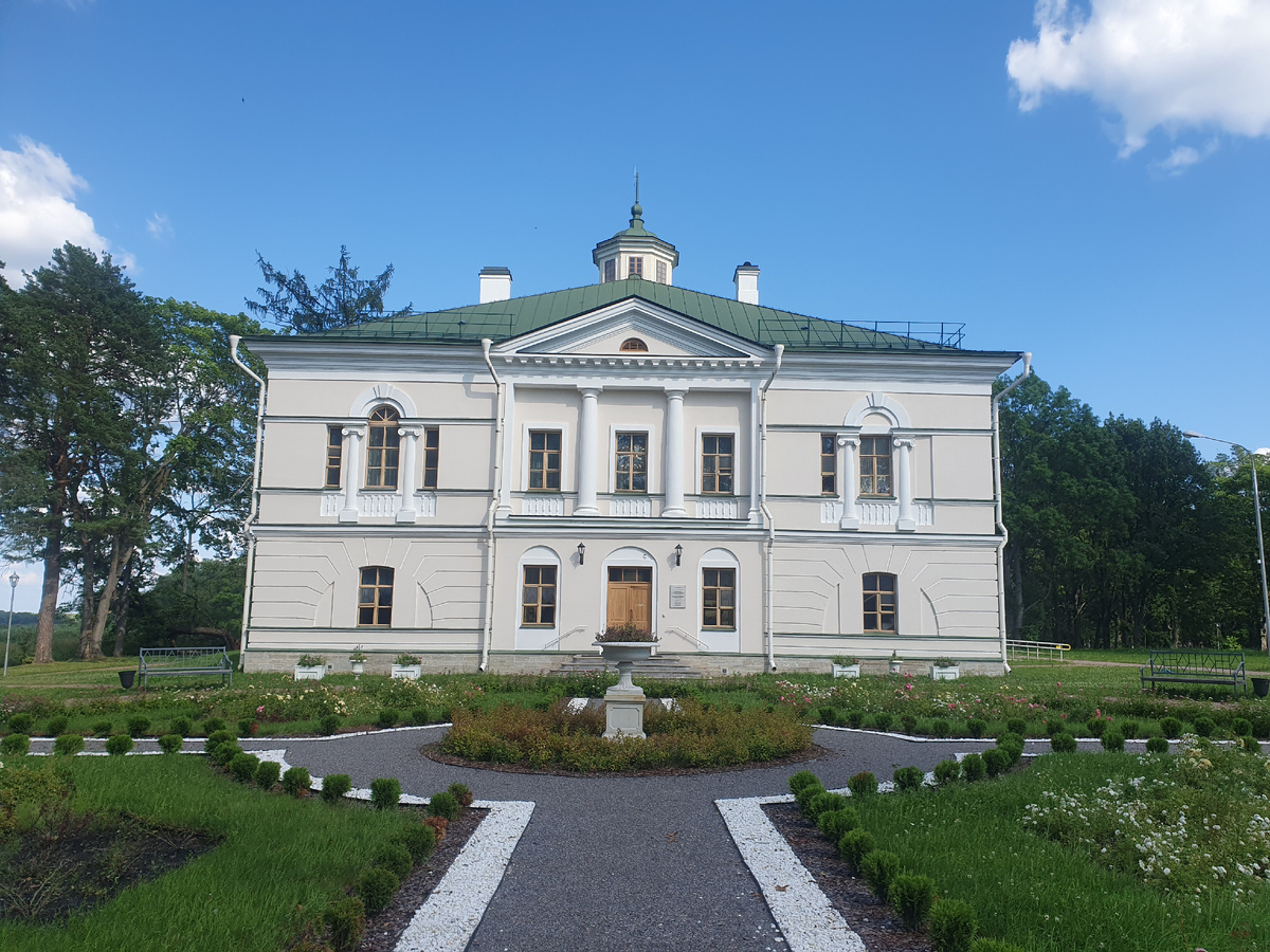 Усадебный дом А.А. Орловой-Чесменской.
